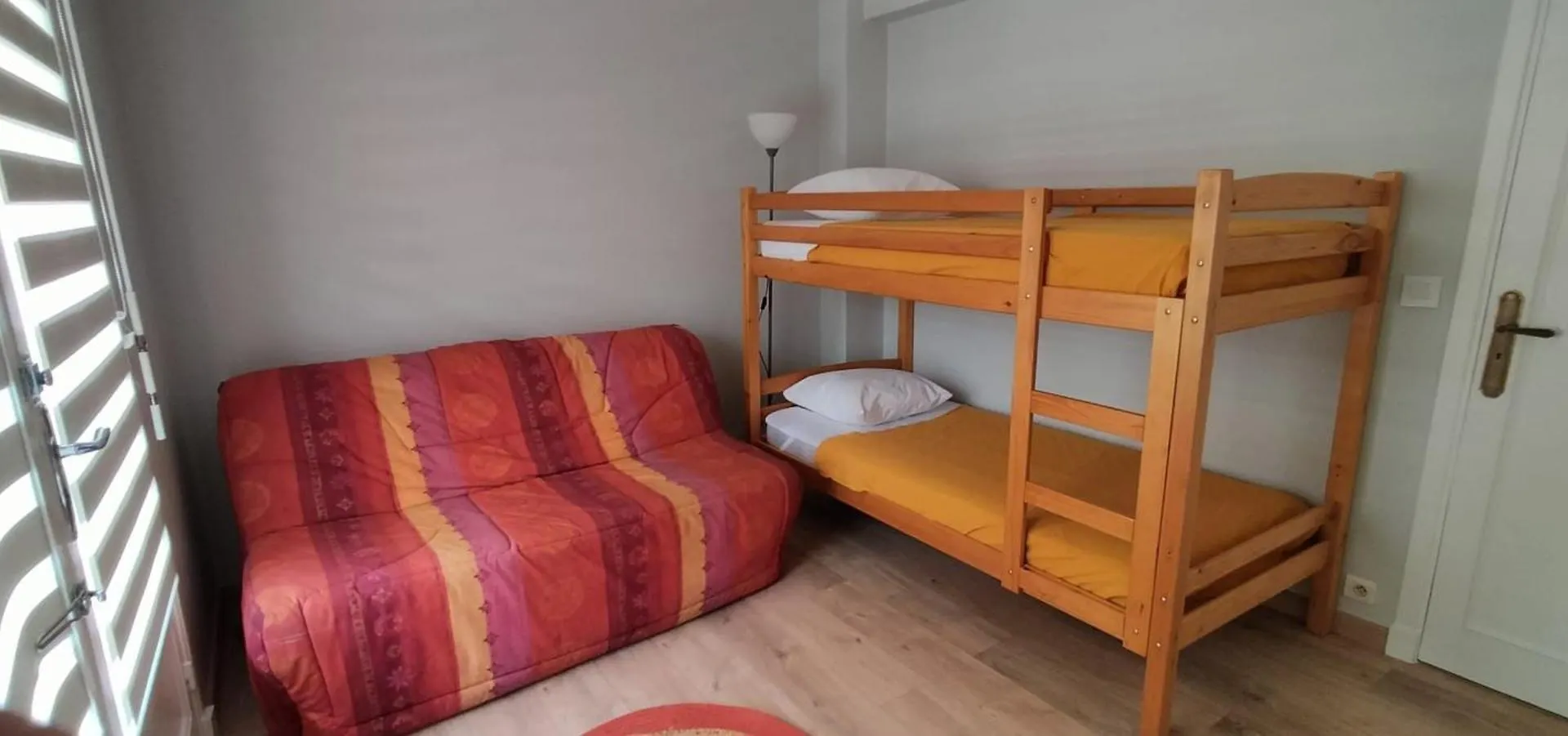 T3 Spacious 60 M Near The Beach Of كان 0*,  فرنسا